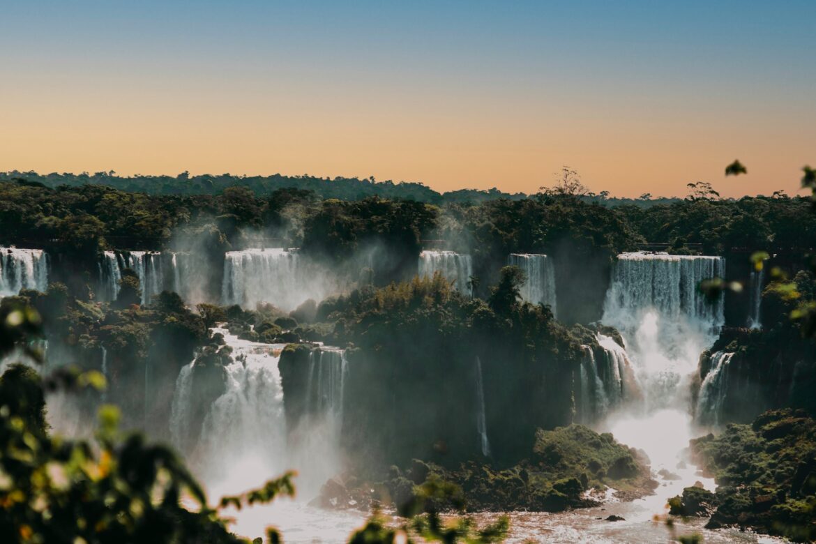 douglas-lopez-IcQiQN_nYXw-unsplash Cataratas do Iguaçu