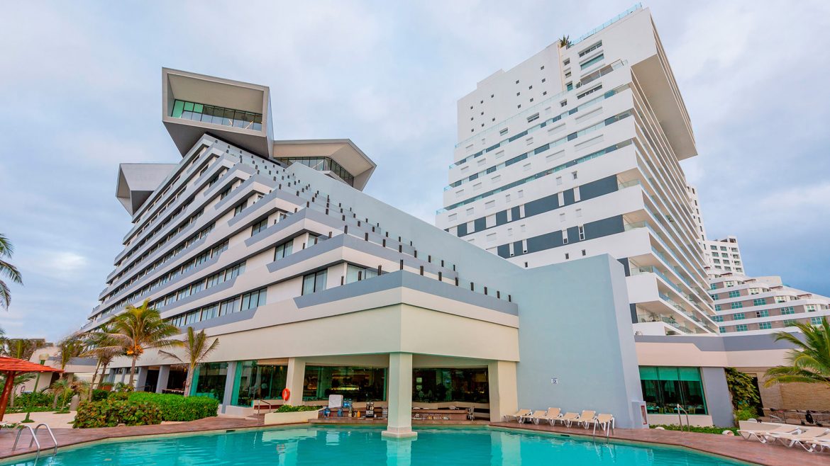 royal-holiday-blog-park-royal-beach-cancun-fachada